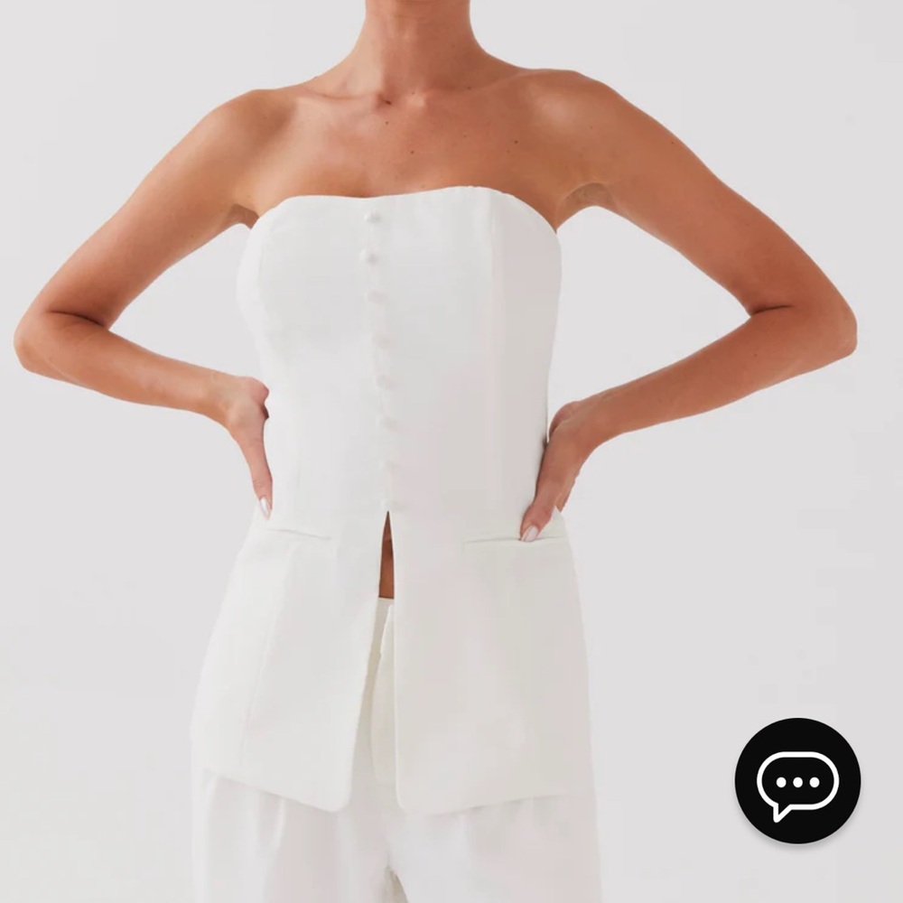 Elegant White Strapless Top